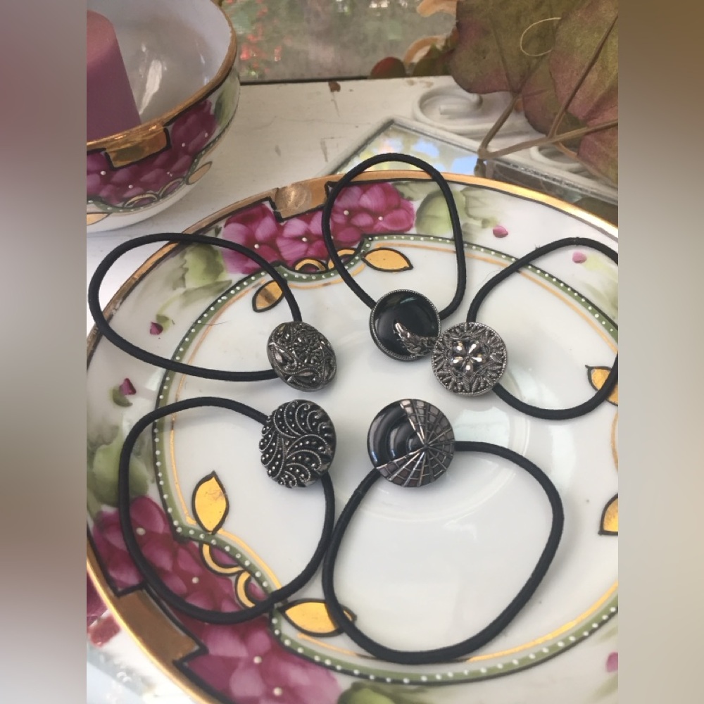 Kreativekristen 5 upcycled vintage button blk + silver hair ties ,HP 25 bow ties